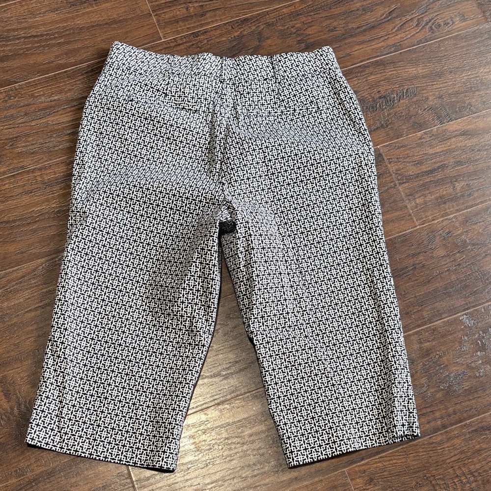 Counterparts Stretch Black and White Patterned Cropped Pants - Picture 8 of 11